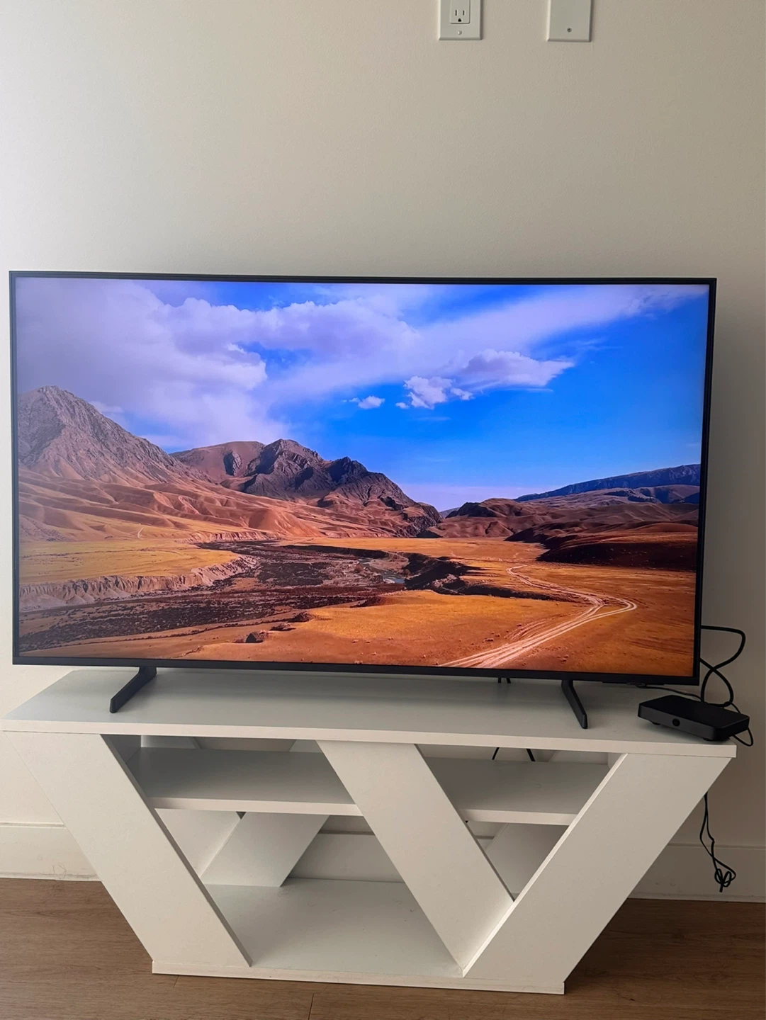 Samsung 50” Crystal UHD Smart TV + Modern TV Stand - photo 2