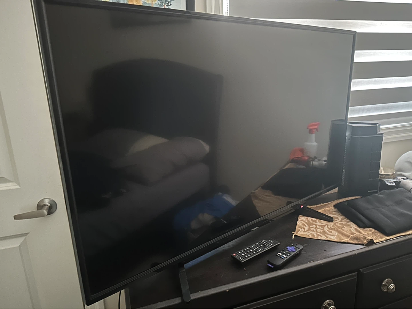 Toshiba 49" LCD TV with Roku 4K Streaming Stick