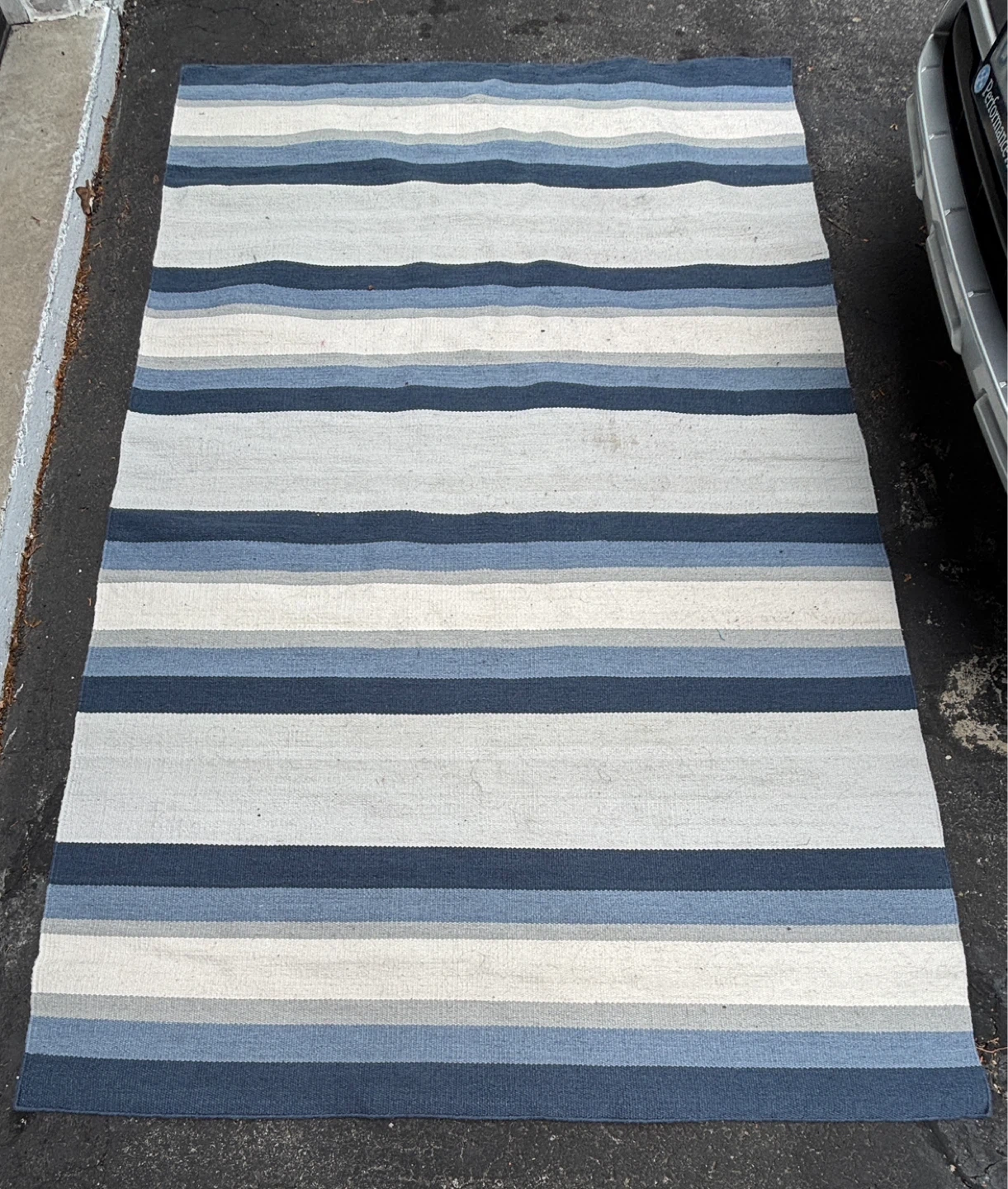 Beautiful Coast to Coast Striped Area Rug (8 x 5 feet)