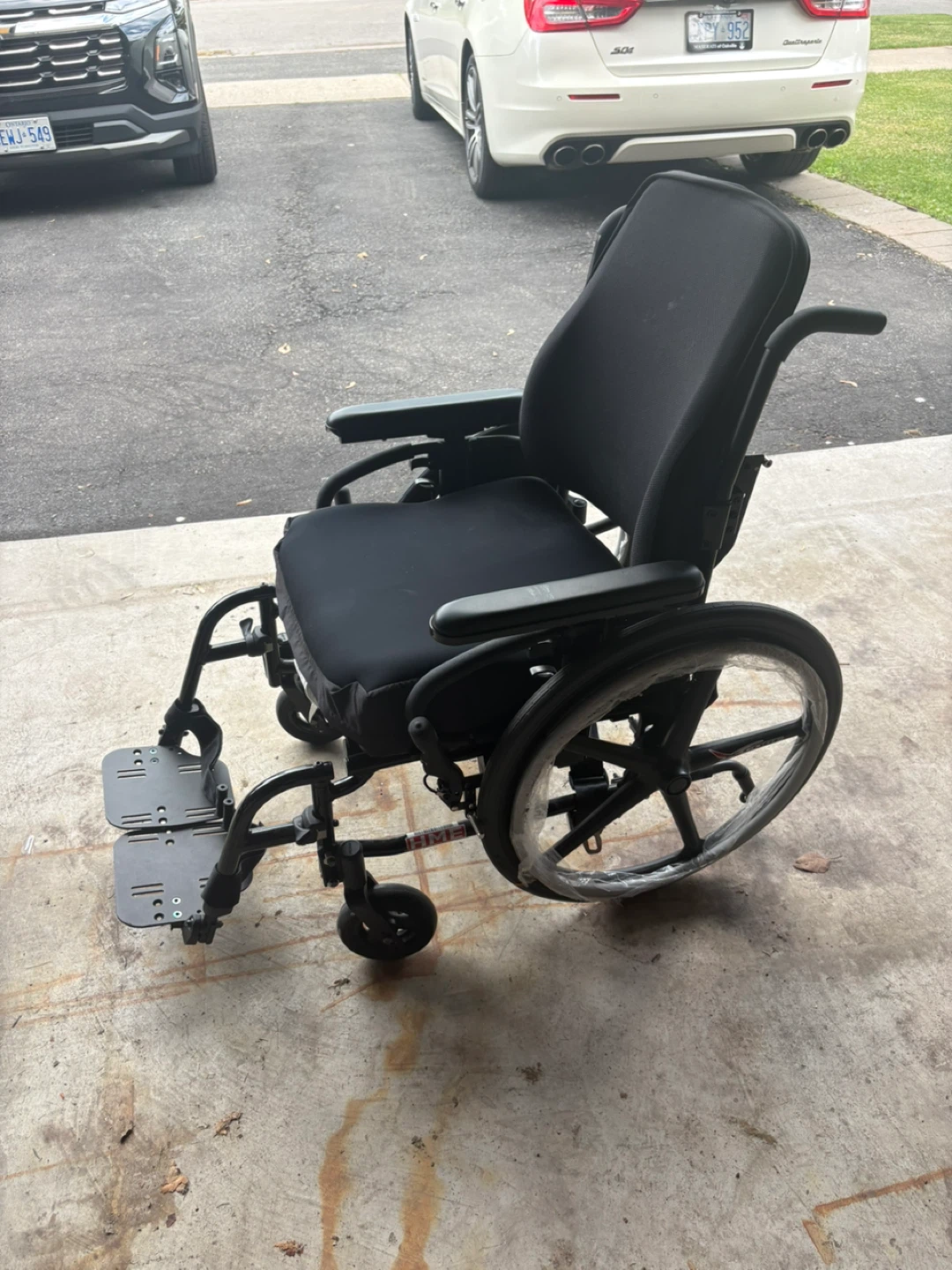 Brand new wheelchair unused lightweight - photo 5