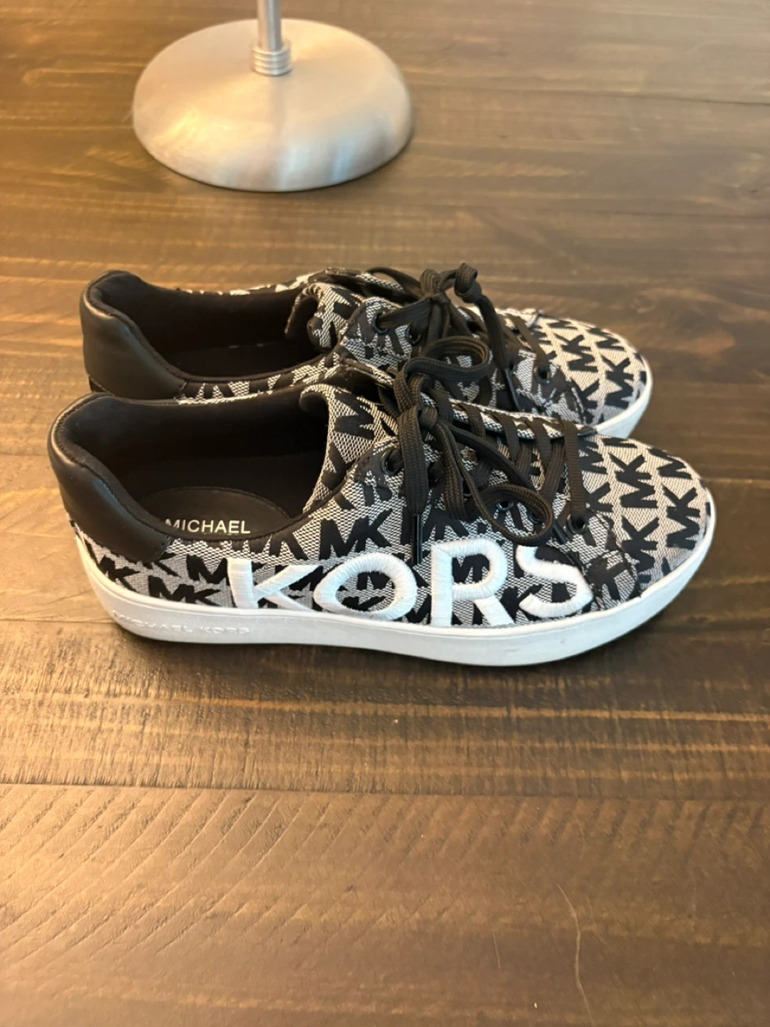 Ladies Michael Kors runners 7.5 lightly used - photo 5