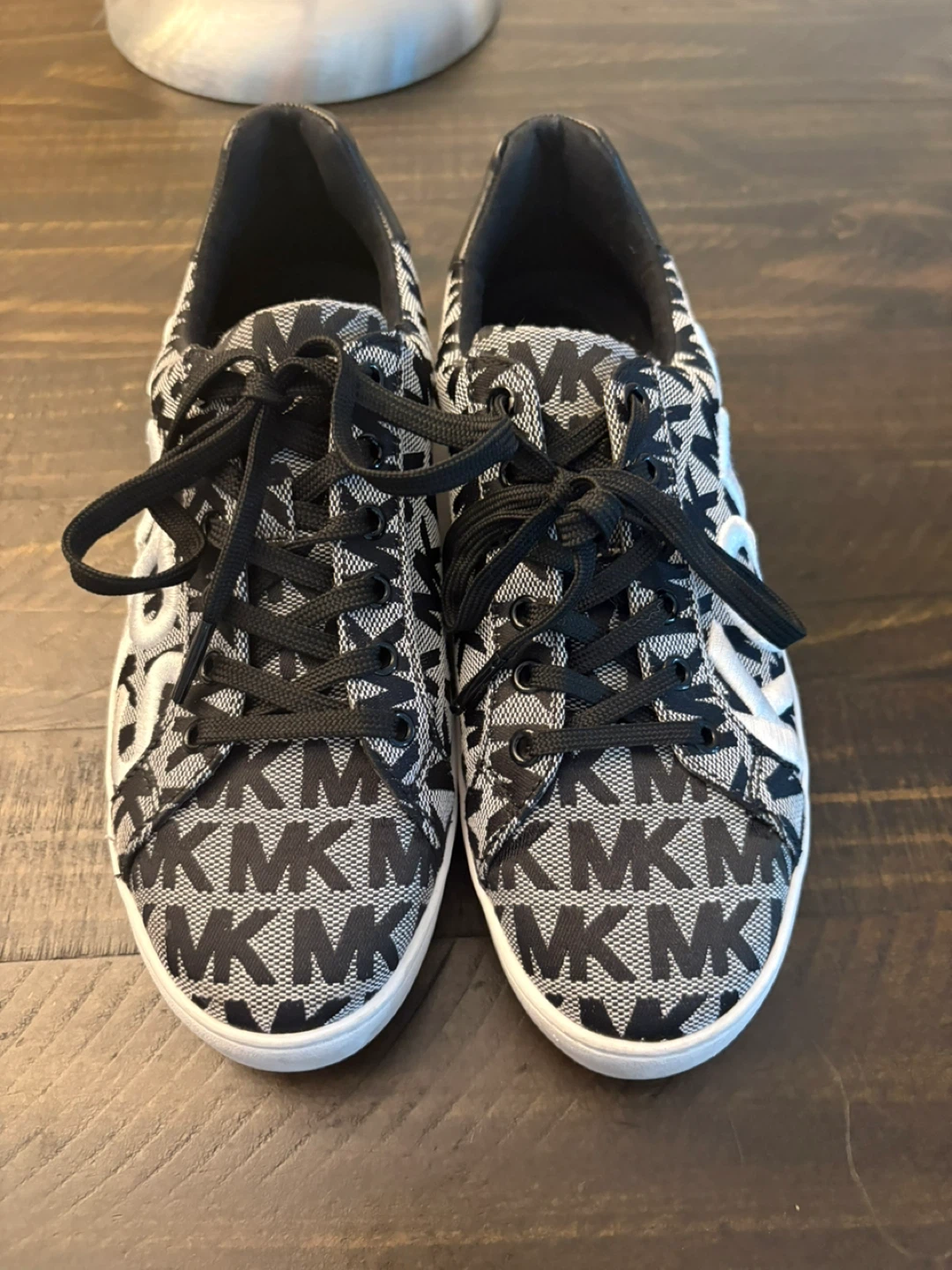 Ladies Michael Kors runners 7.5 lightly used - photo 3