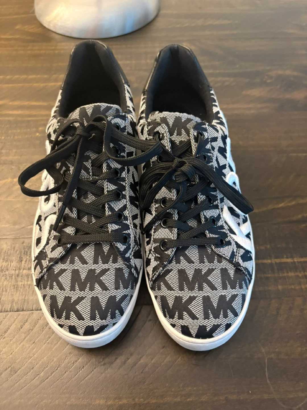 Ladies Michael Kors runners 7.5 lightly used - photo 2