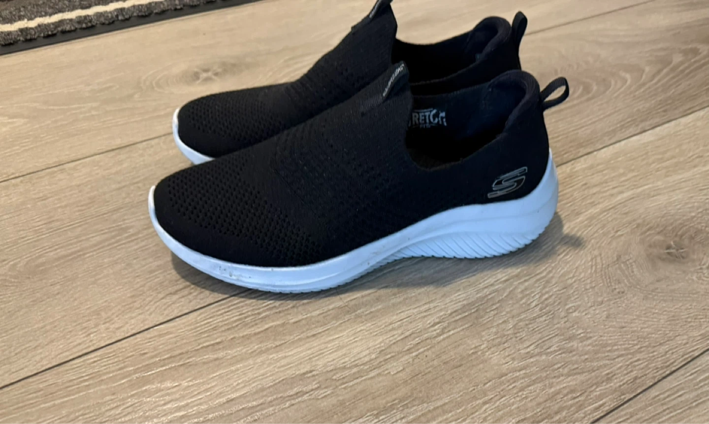 Women’s Black Air-Cooled Sketchers - Pick up in Alpine Park SW