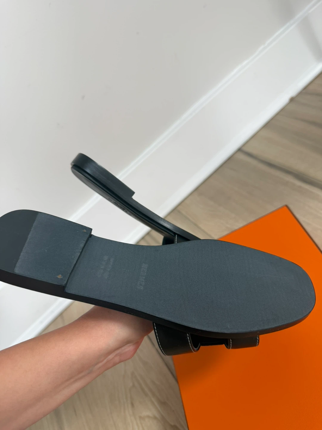 Hermes Oran Sandals Black Leather Size 39 - photo 3