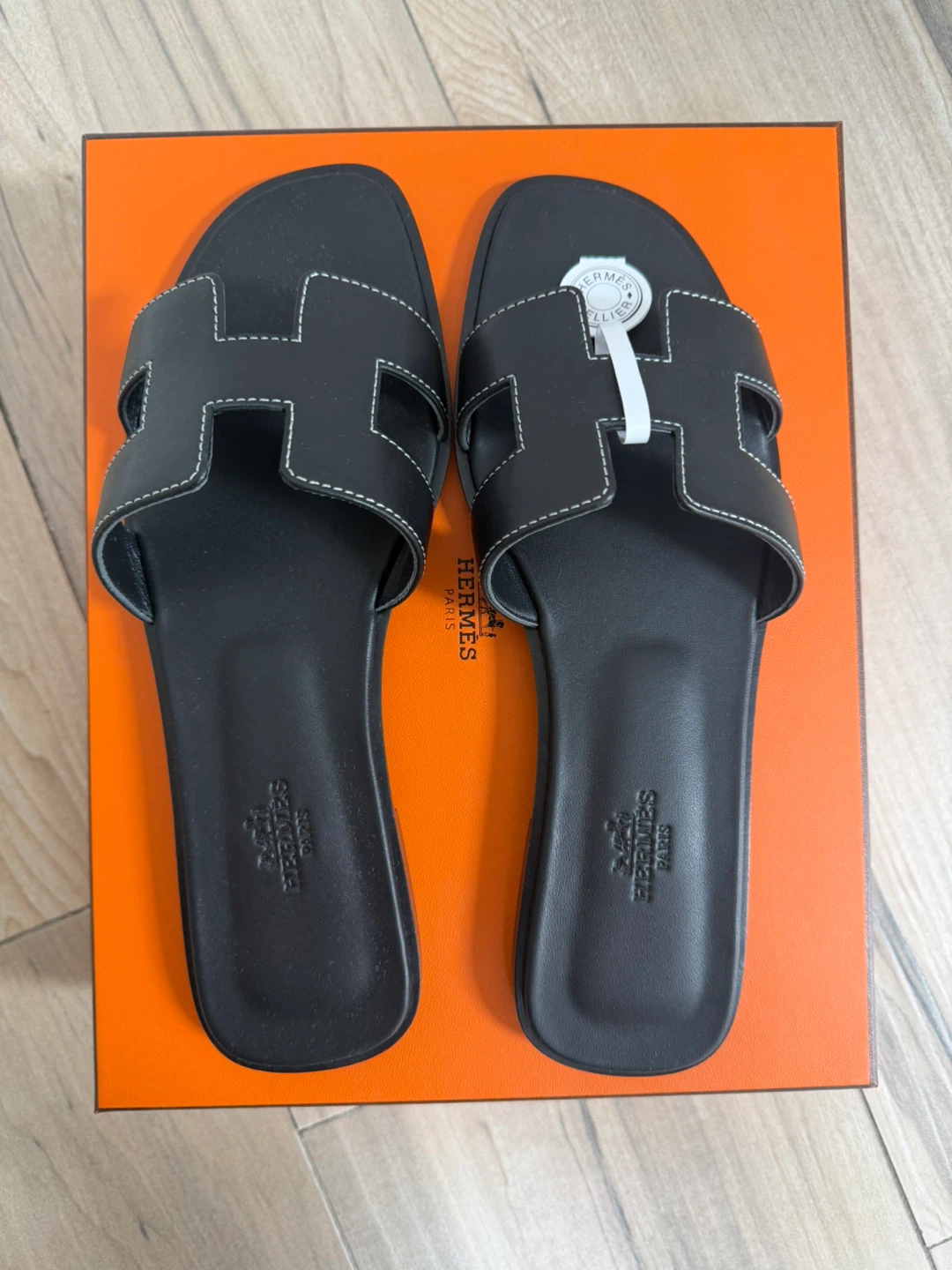 Hermes Oran Sandals Black Leather Size 39 - photo 2