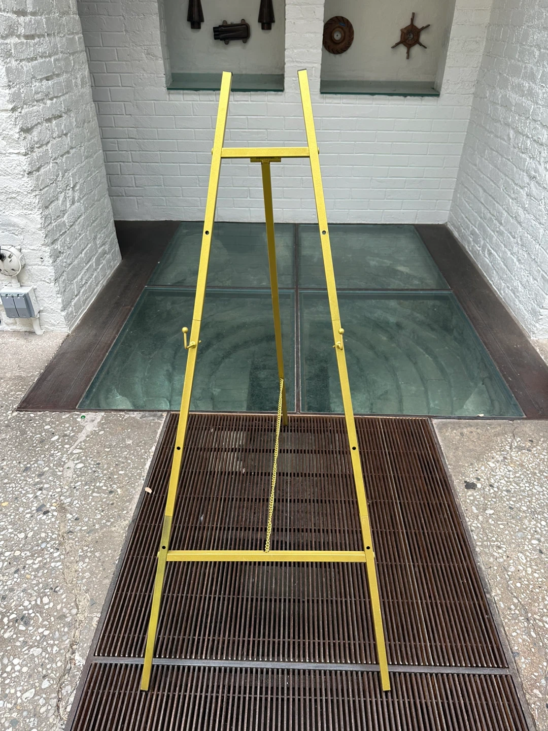 Yellow Metal Easel Stand - photo 2