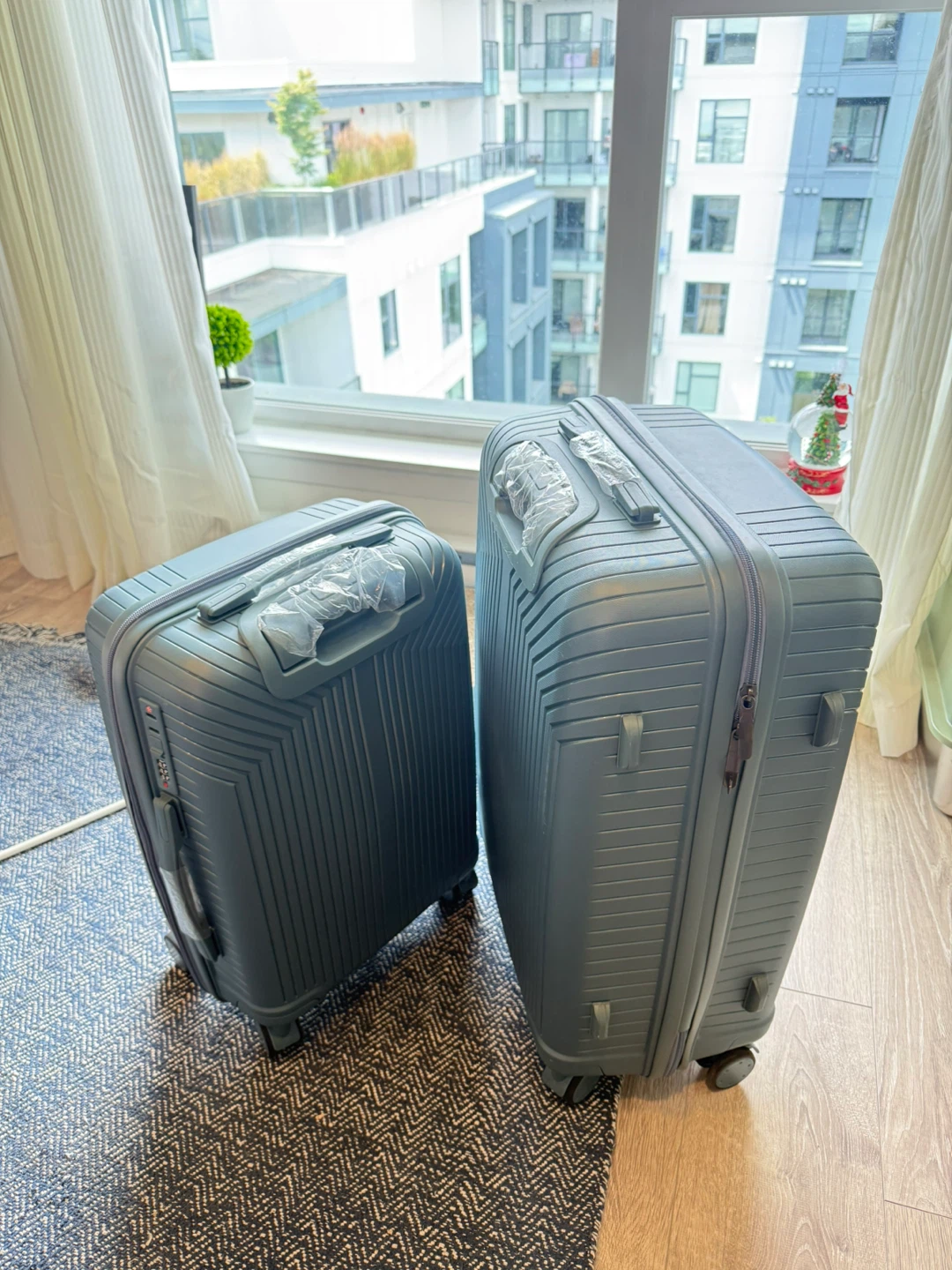 Brand New Hard-Shell Luggage Set (2 Pieces)