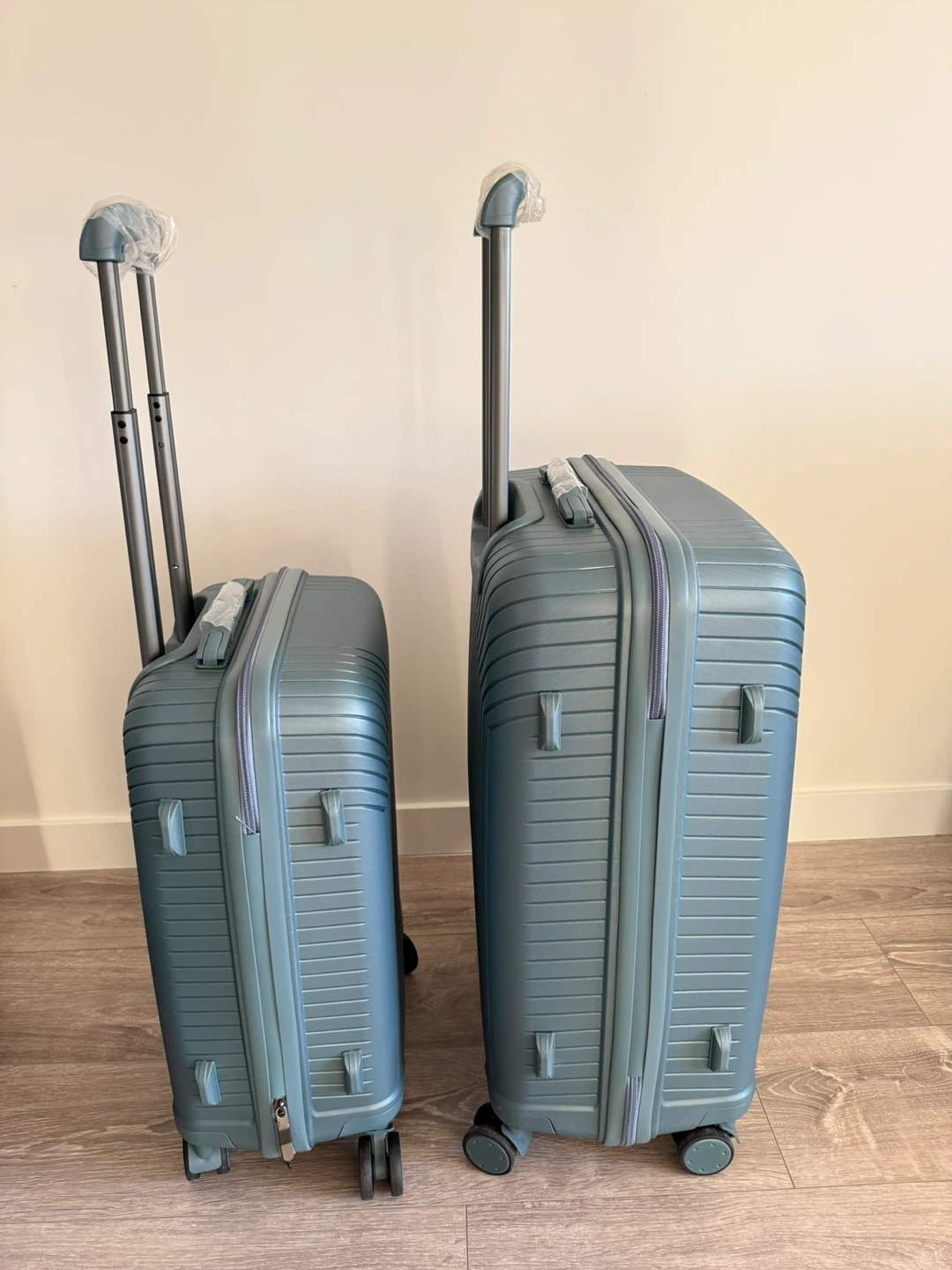 Brand New Hard-Shell Luggage Set (2 Pieces) - photo 3