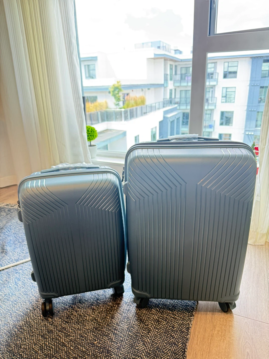 Brand New Hard-Shell Luggage Set (2 Pieces) - photo 2