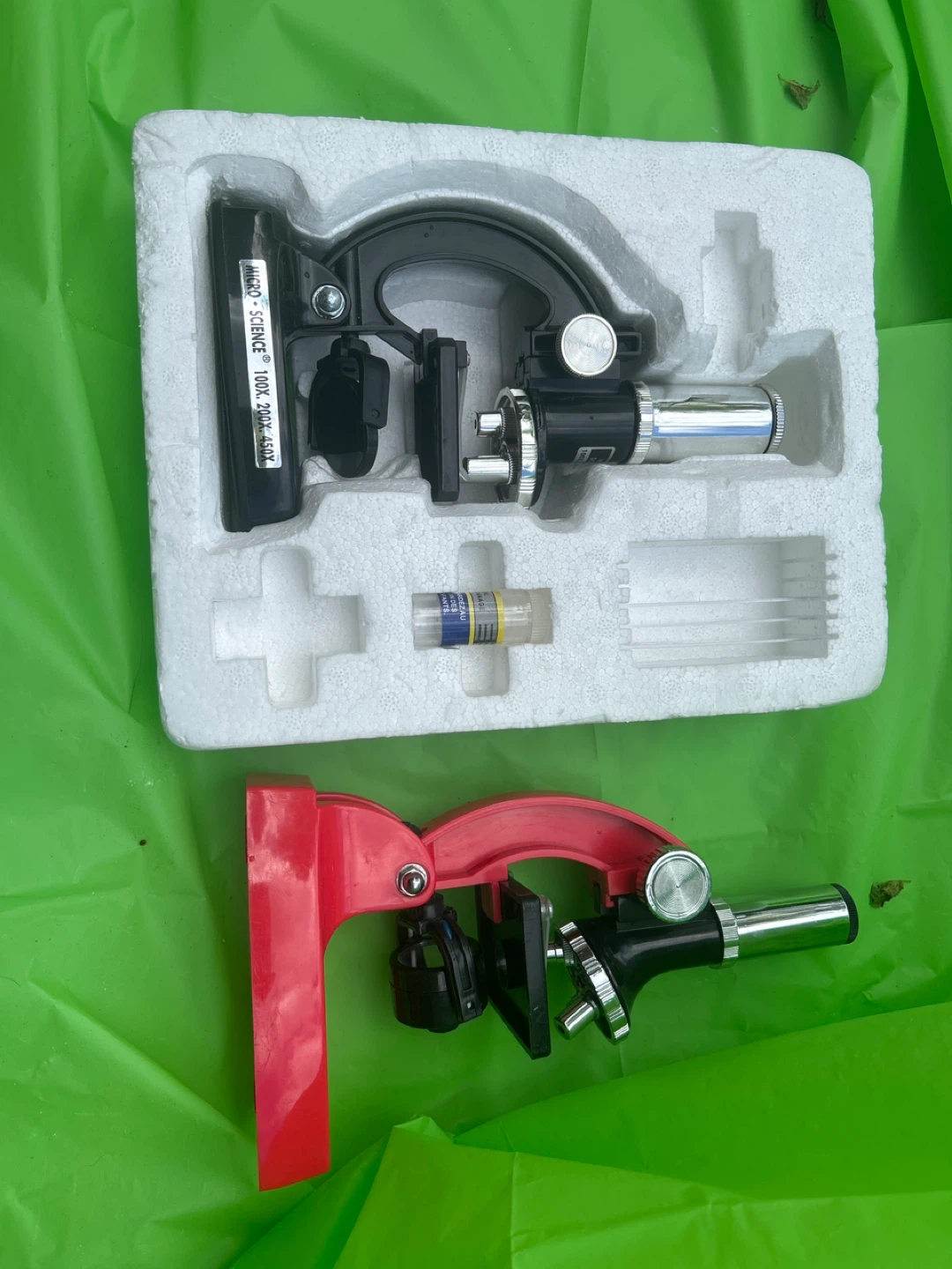 2 children’s Micro-Science Microscopes (100X-450X)