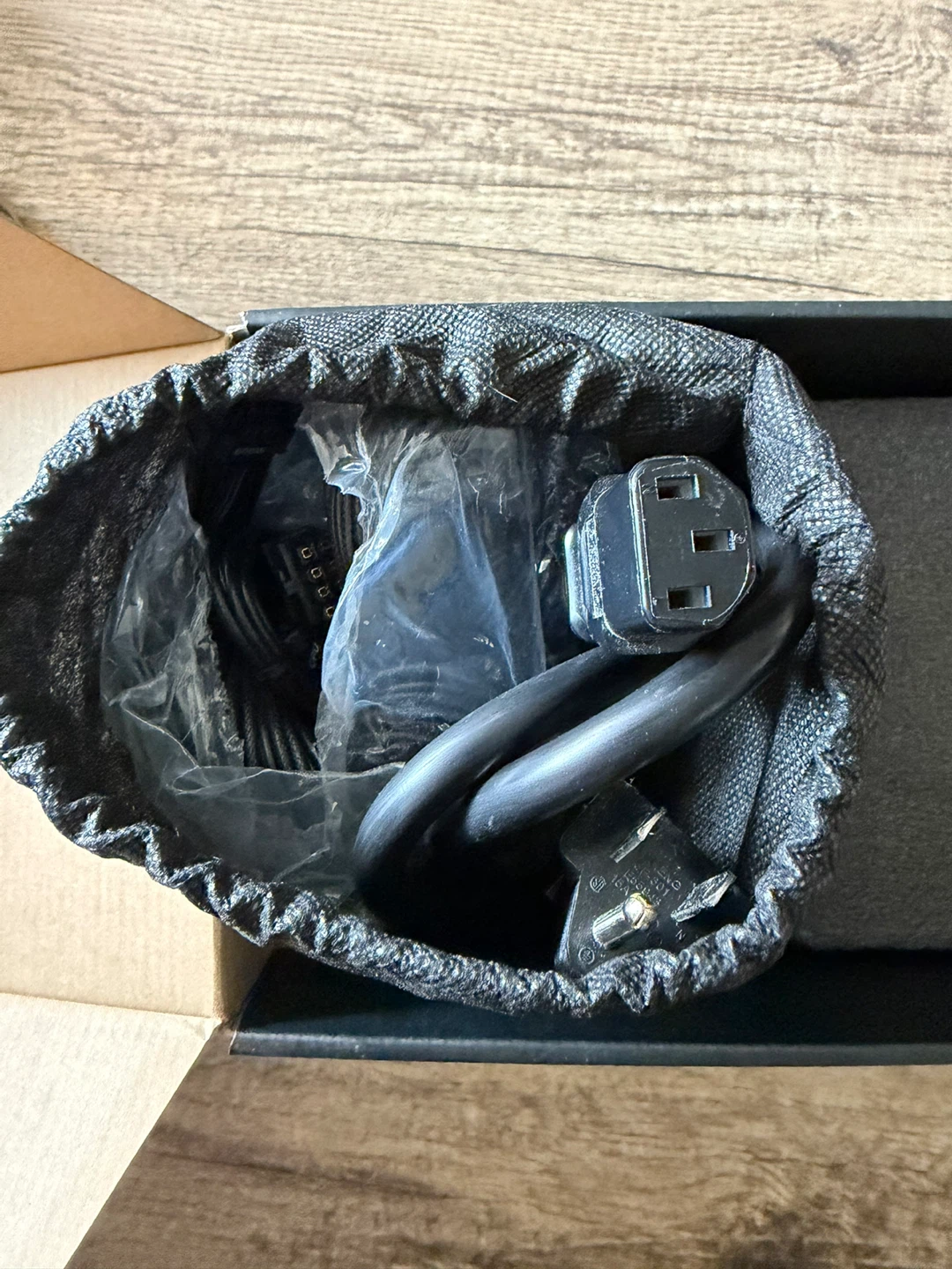SeaSonic VERTEX GX-1200w 80+ Gold ATX PSU - photo 3