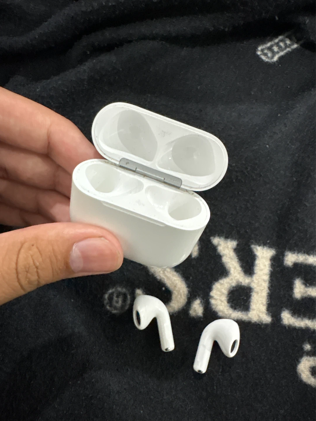 Apple AirPods 4 - photo 5