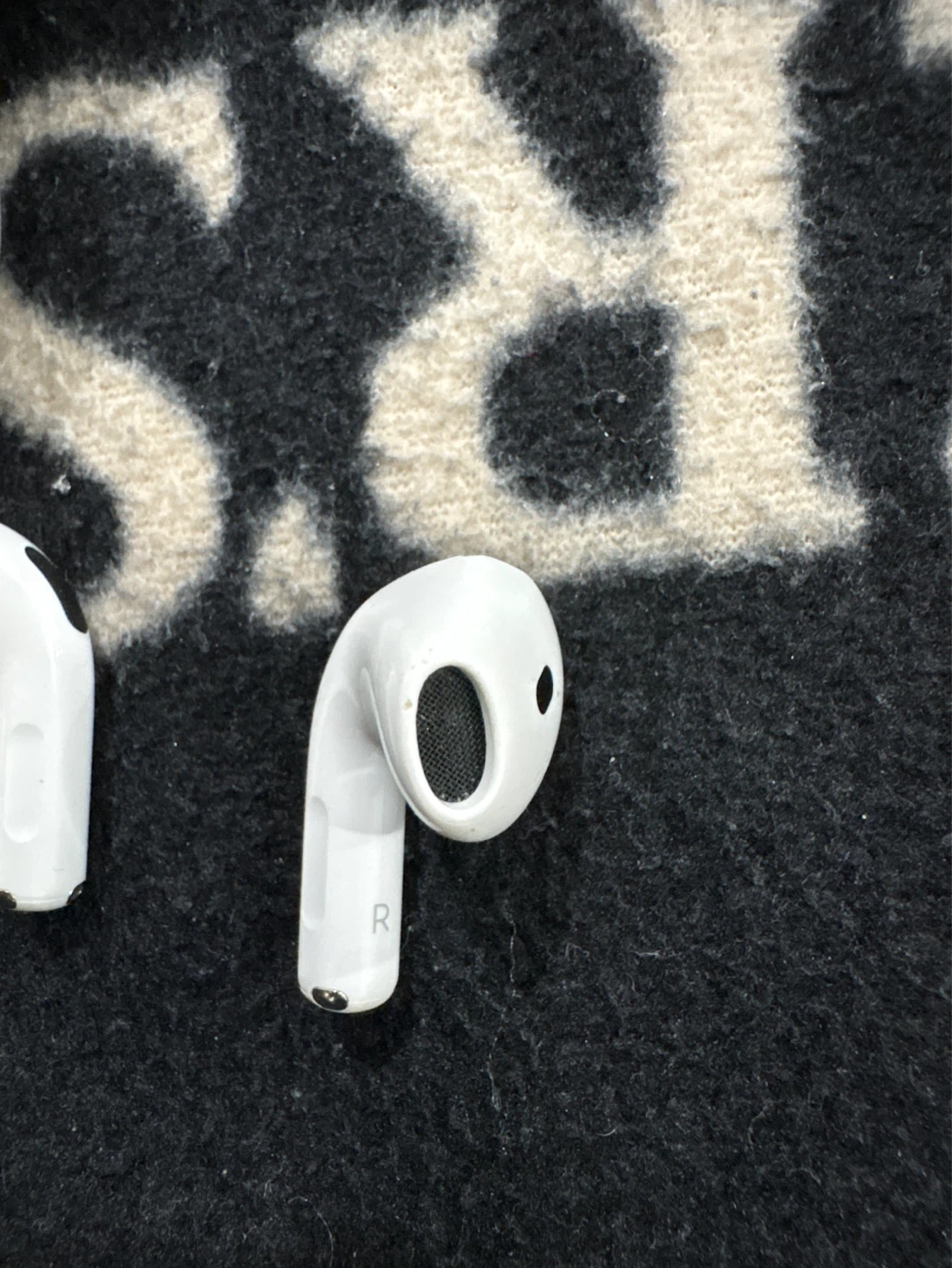 Apple AirPods 4 - photo 4
