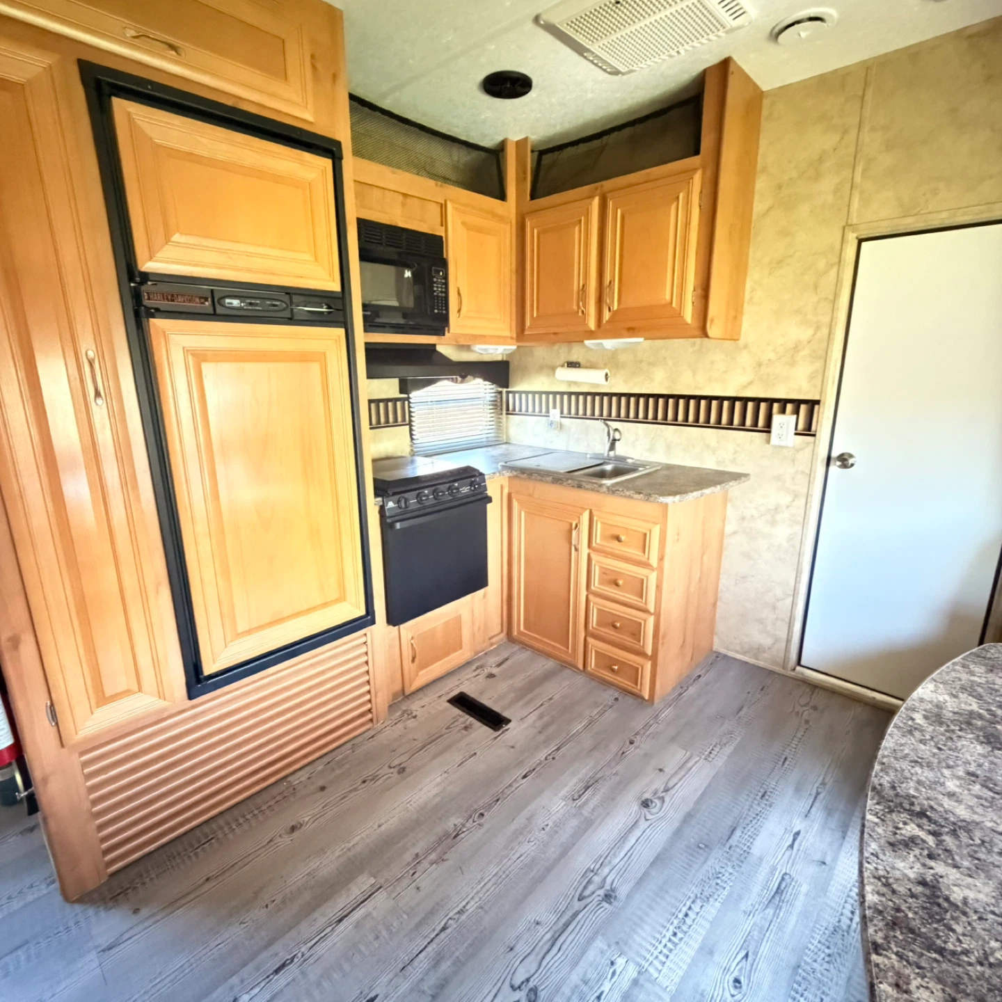 2008 Keystone Raptor Toy Hauler Travel Trailer - photo 4