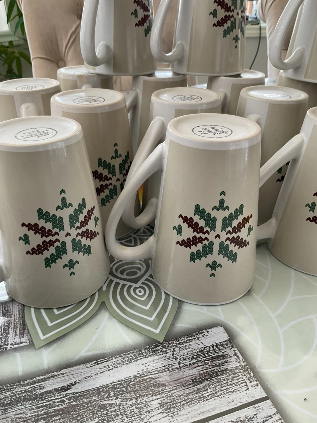Set of 15Beige Mugs with Green & Red Leaf Design - photo 2
