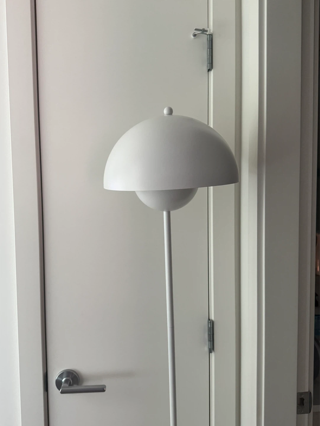 White Floor Lamp - photo 2