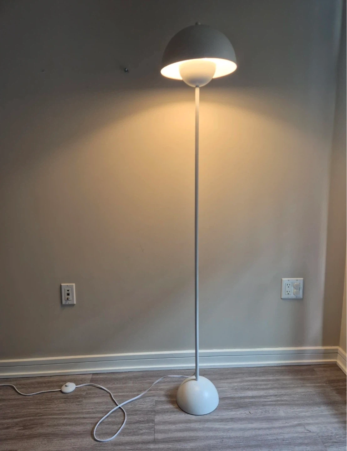 White Floor Lamp - photo 3