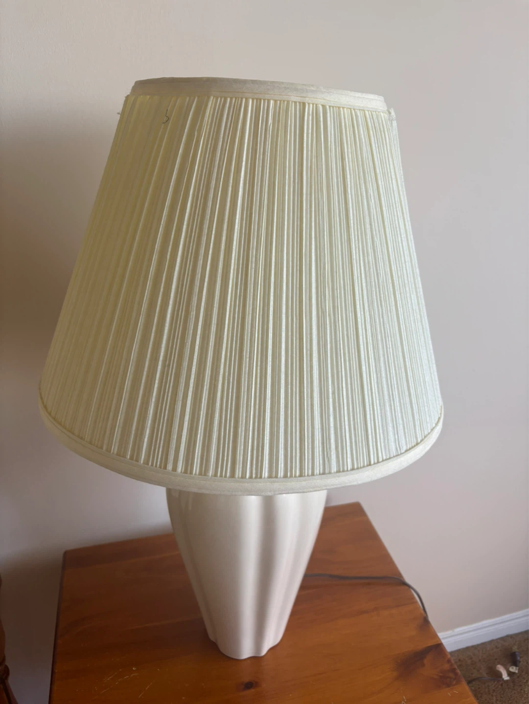Pair of white ceramic table lamps - photo 2