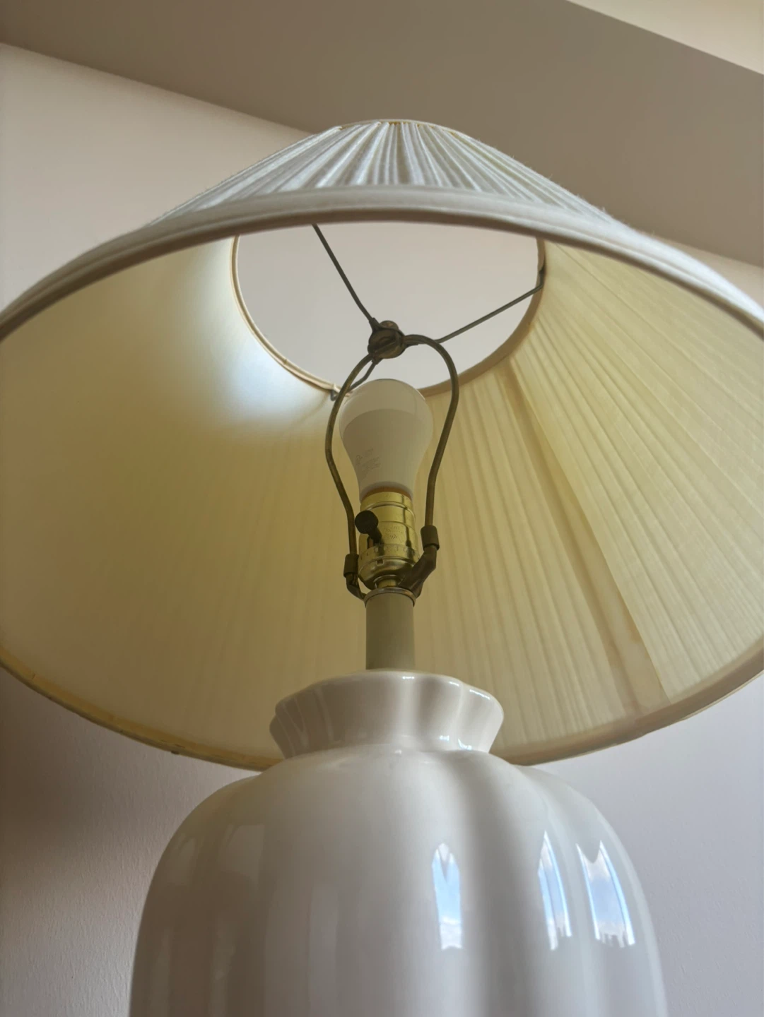 Pair of white ceramic table lamps - photo 4