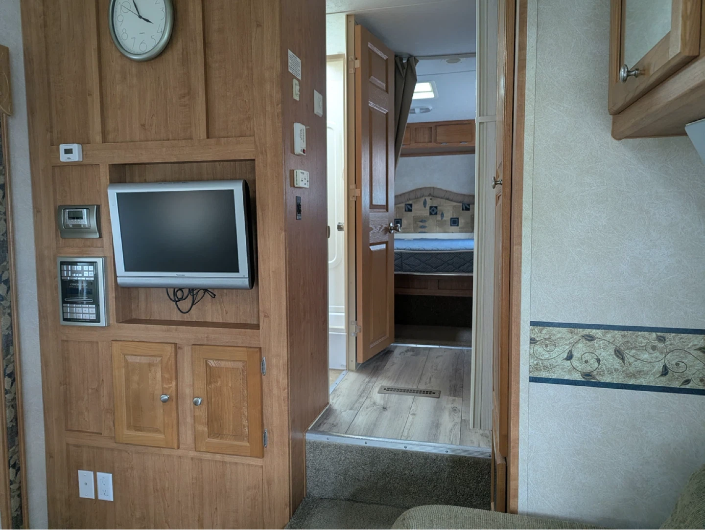 Flagstaff Classic Super Lite Fifth Wheel Trailer - photo 5