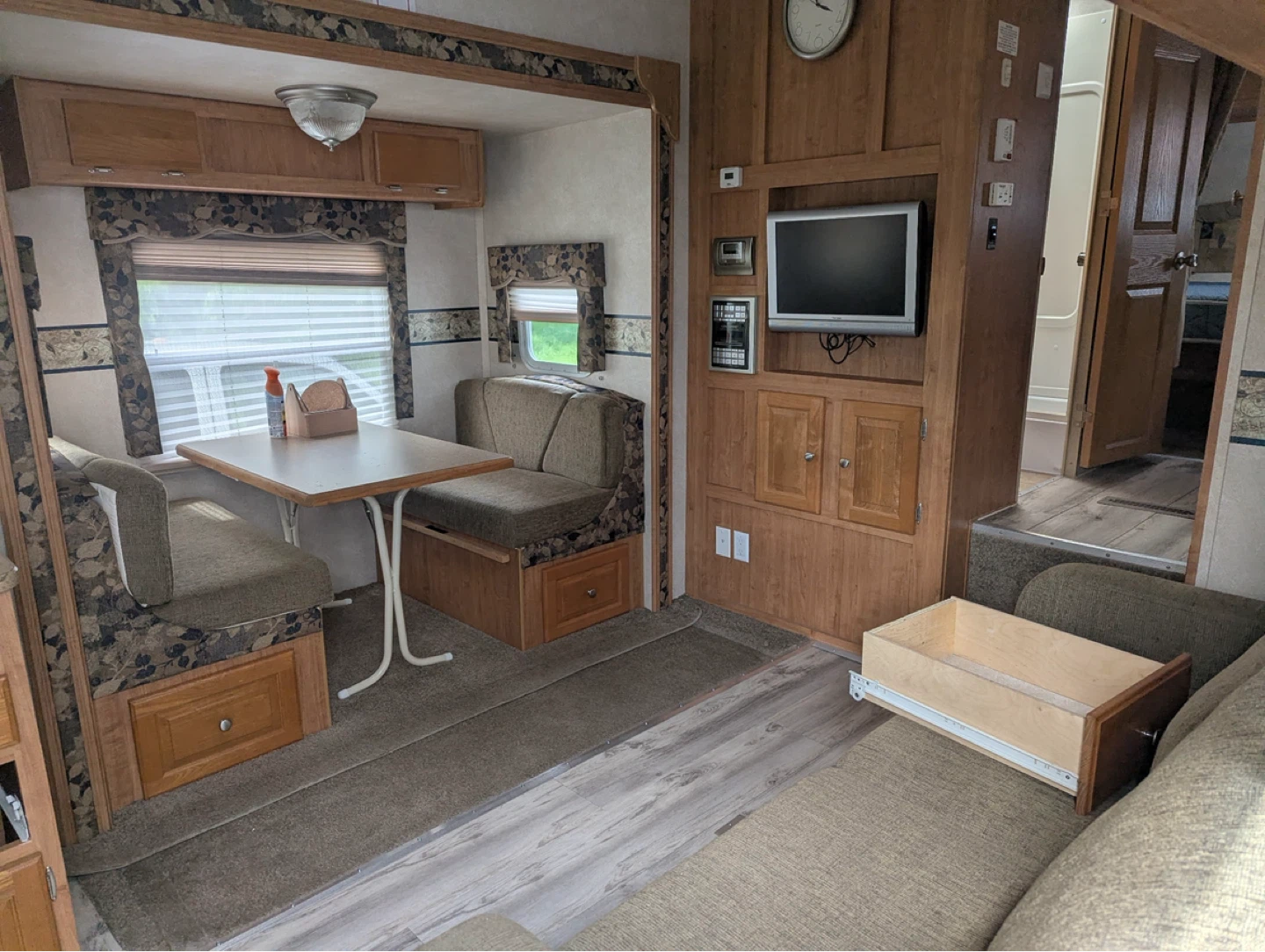 Flagstaff Classic Super Lite Fifth Wheel Trailer - photo 4