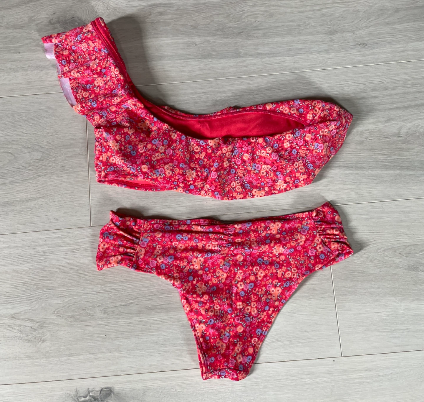 Gilly Hicks Floral One-Shoulder Bikini Set XS Perfect for Summer - photo 2