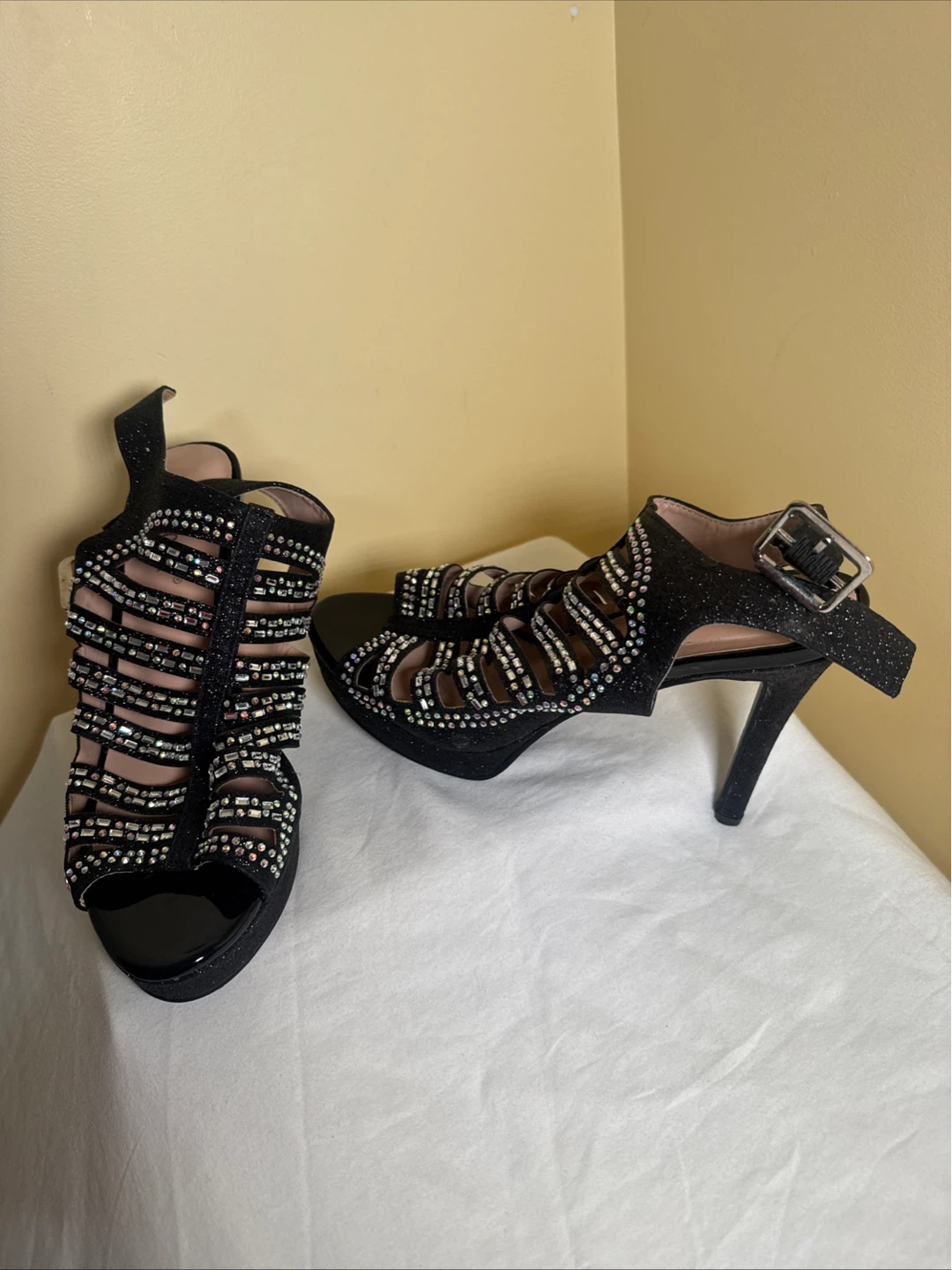 Madden Girl Womens Black Platform Heels - photo 2