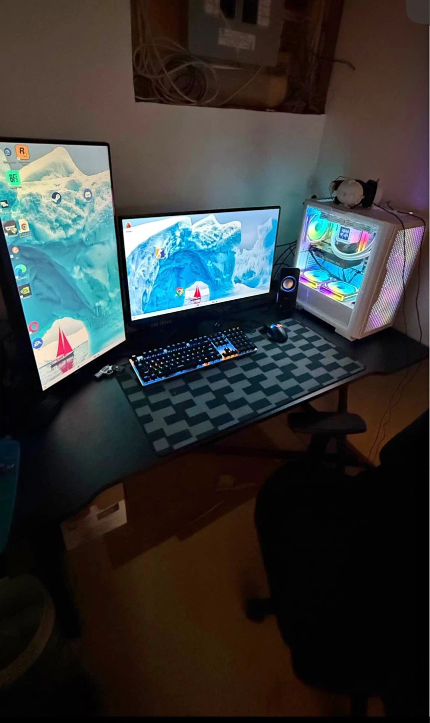 Gaming pc set up includes everything in the picture