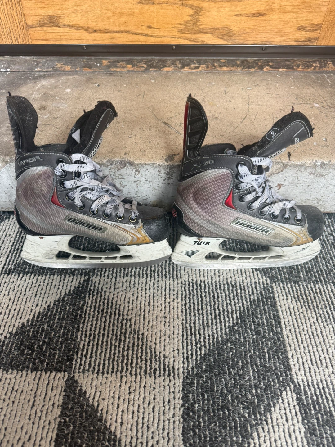 Bauer Vapor Hockey Skates (used)