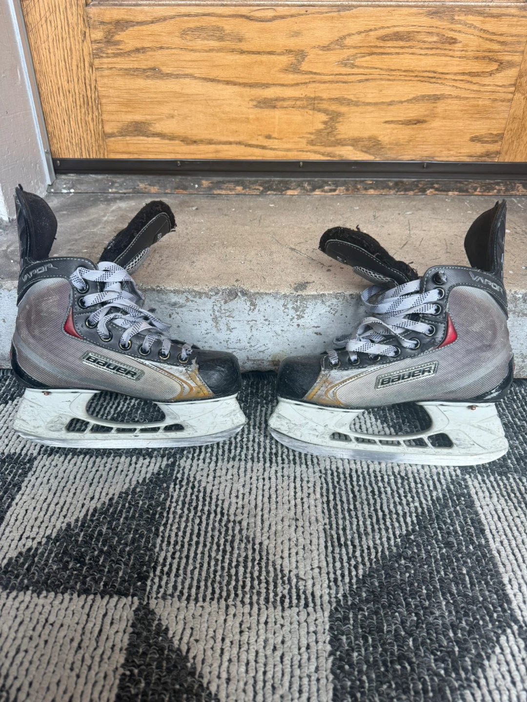 Bauer Vapor Hockey Skates (used) - photo 3