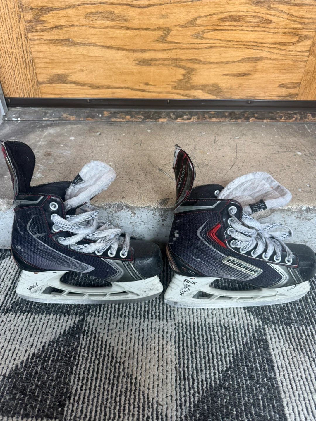 Bauer Vapor X70 Hockey Skates (used)