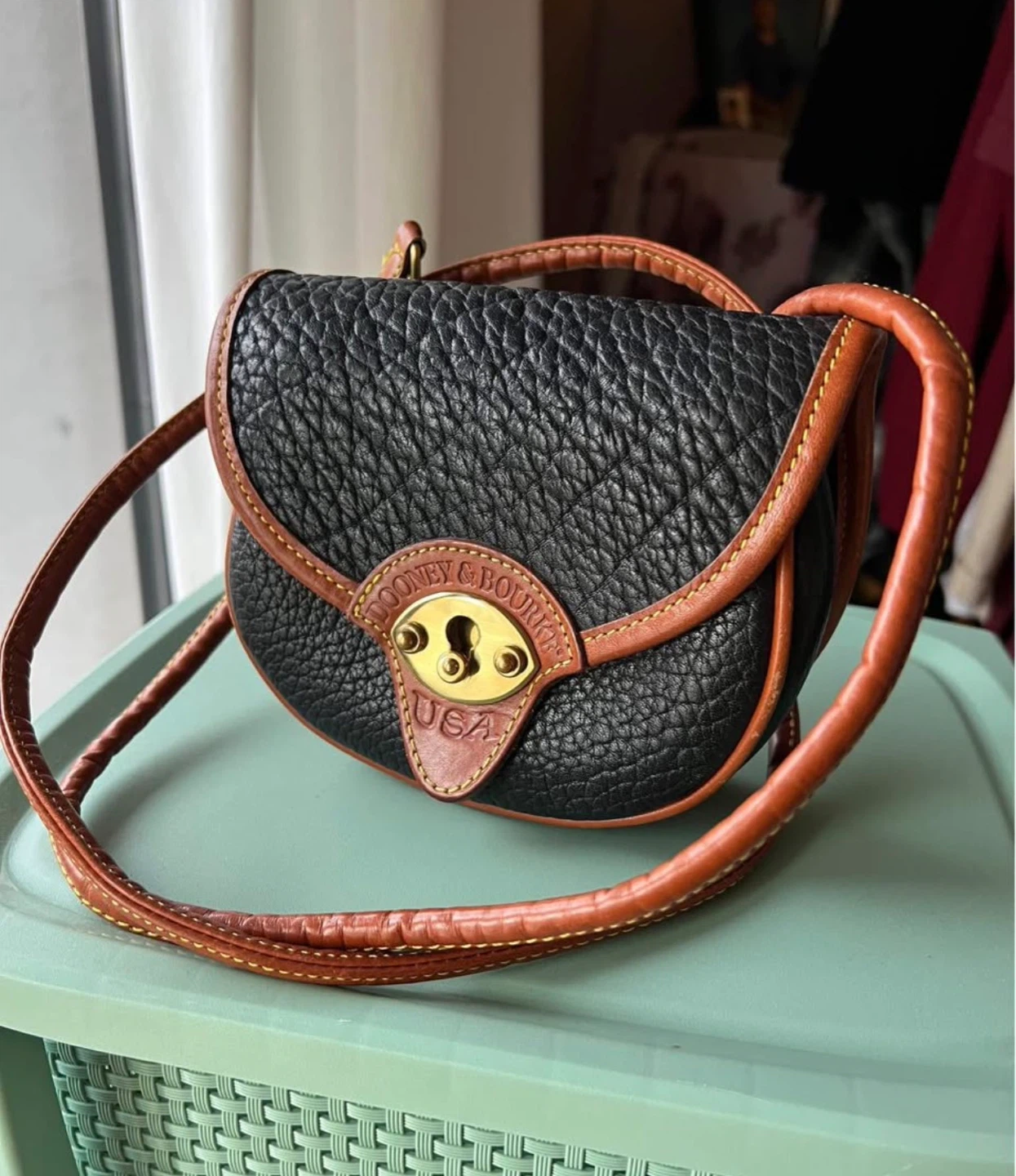 Vintage Dooney & Bourke crossbody bag