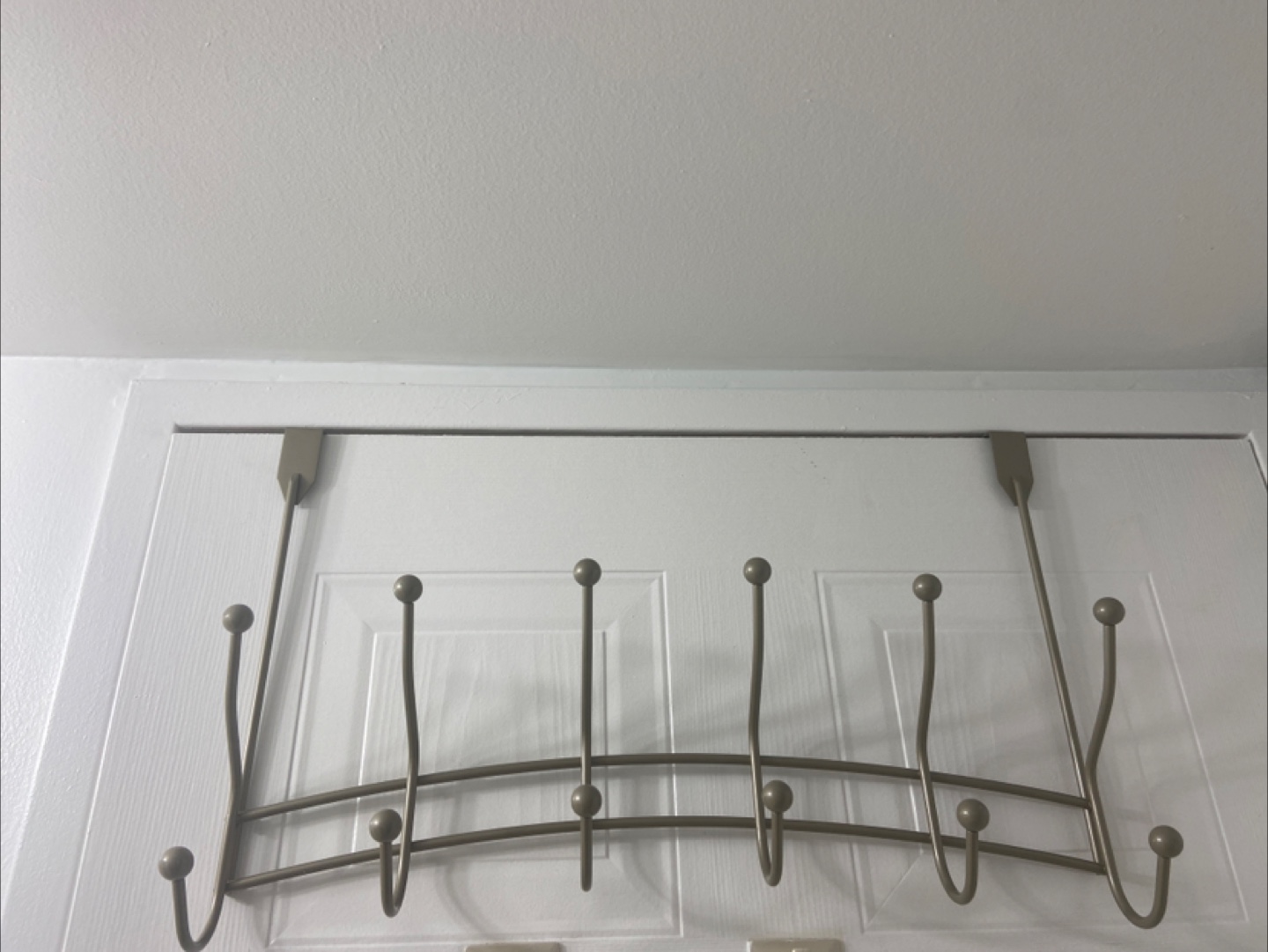 Over-the-door hook rack with 6 hooks