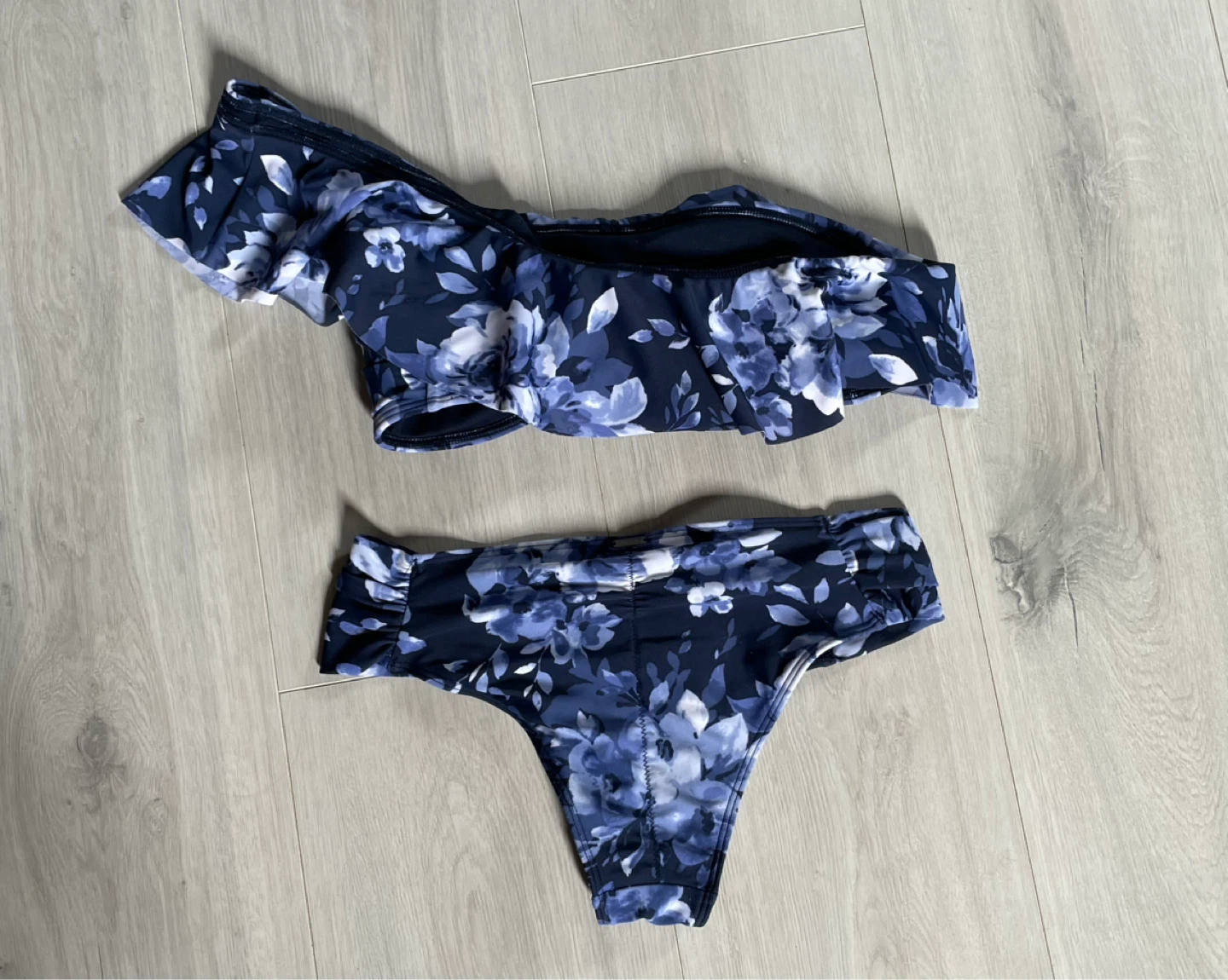 Stunning Gilly Hicks Floral One-Shoulder Bikini Set XS/S - photo 2