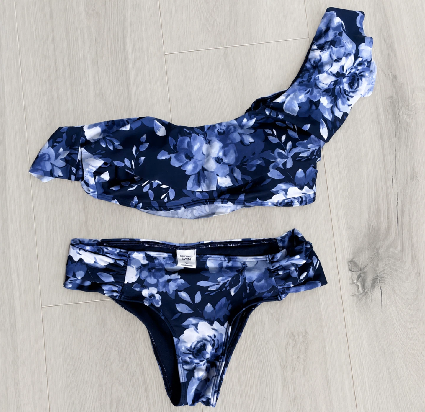 Stunning Gilly Hicks Floral One-Shoulder Bikini Set XS/S
