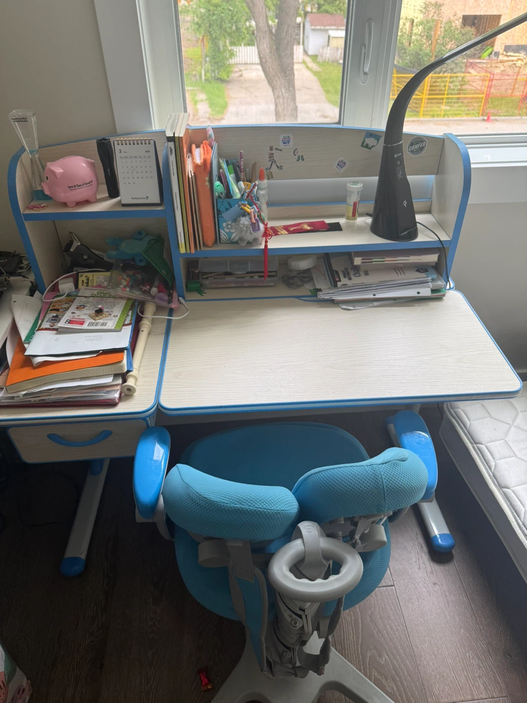 Adjustable Kids Desk and Chair Set