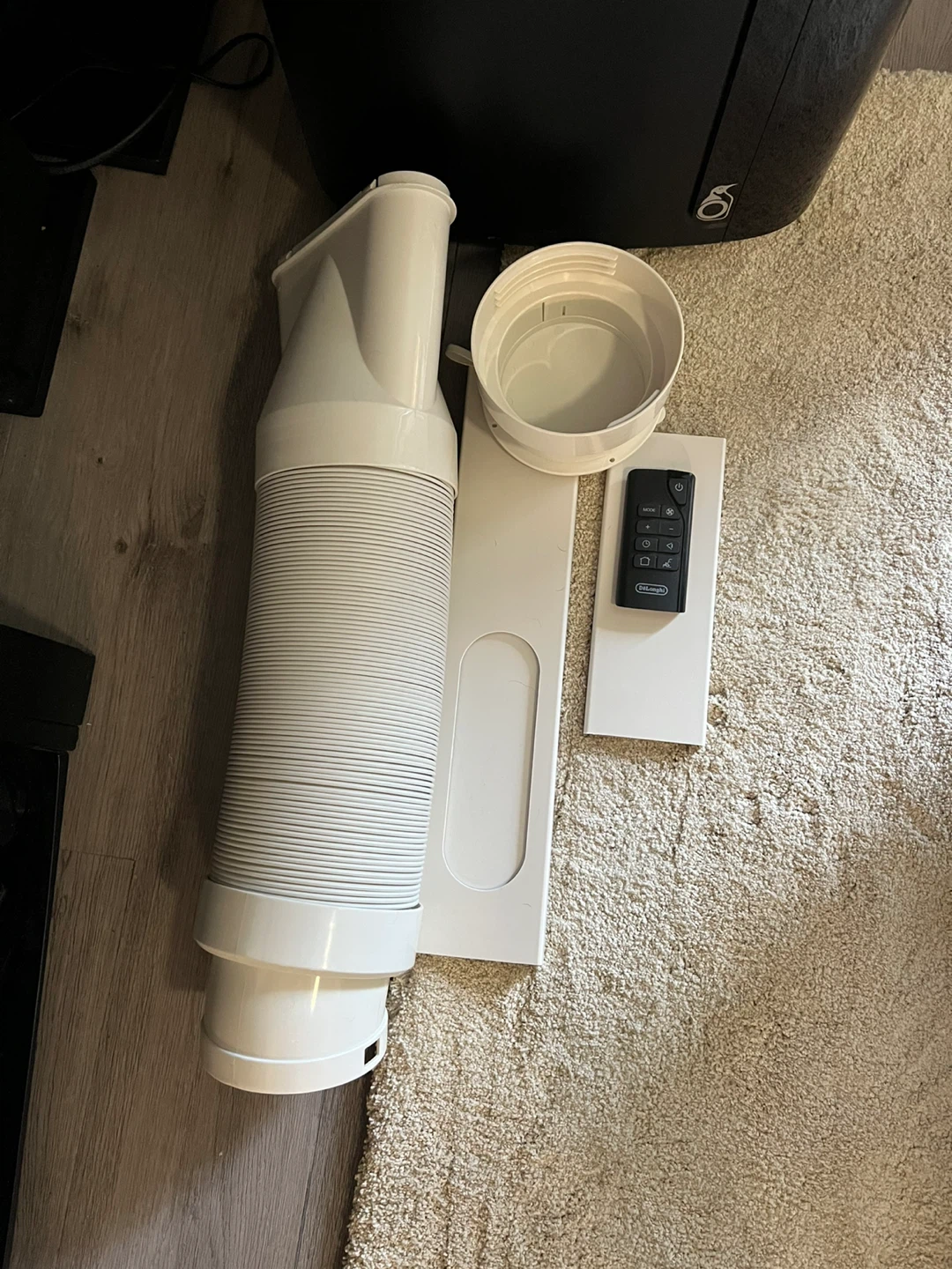 As new Delonghi 14,000btu with remote and accessories. - photo 2