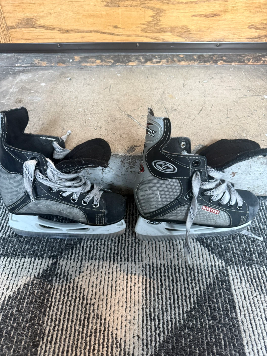 Easton Synergy 100 Youth Hockey Skates (used) - photo 2