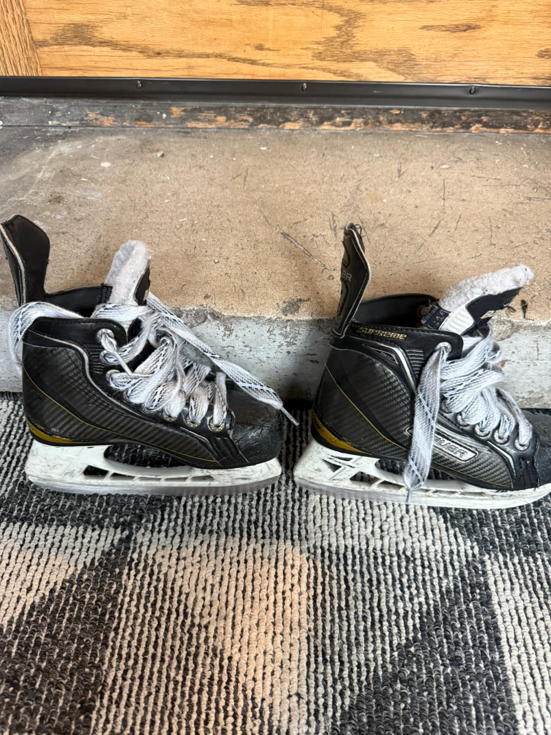 Bauer Supreme One 100 Hockey Skates Size 6.5 Youth (used)