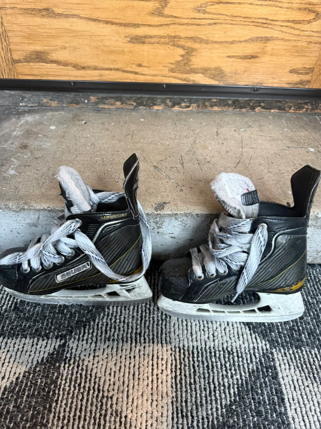 Bauer Supreme One 100 Hockey Skates Size 6.5 Youth (used) - photo 2