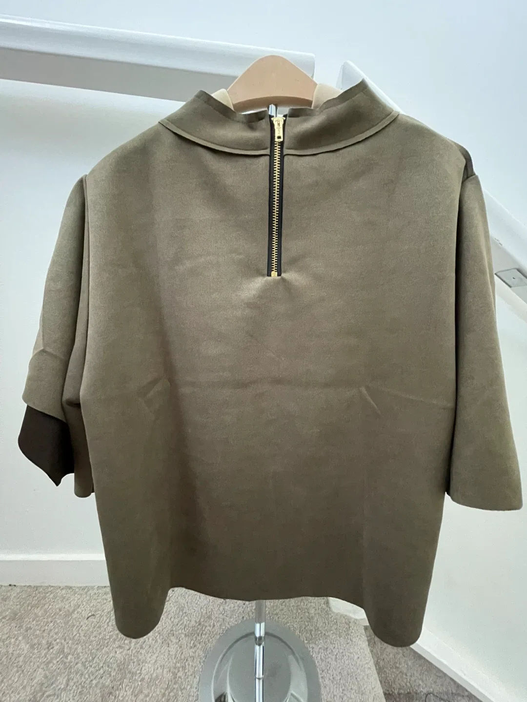 Collar top with back zipper closure - photo 2