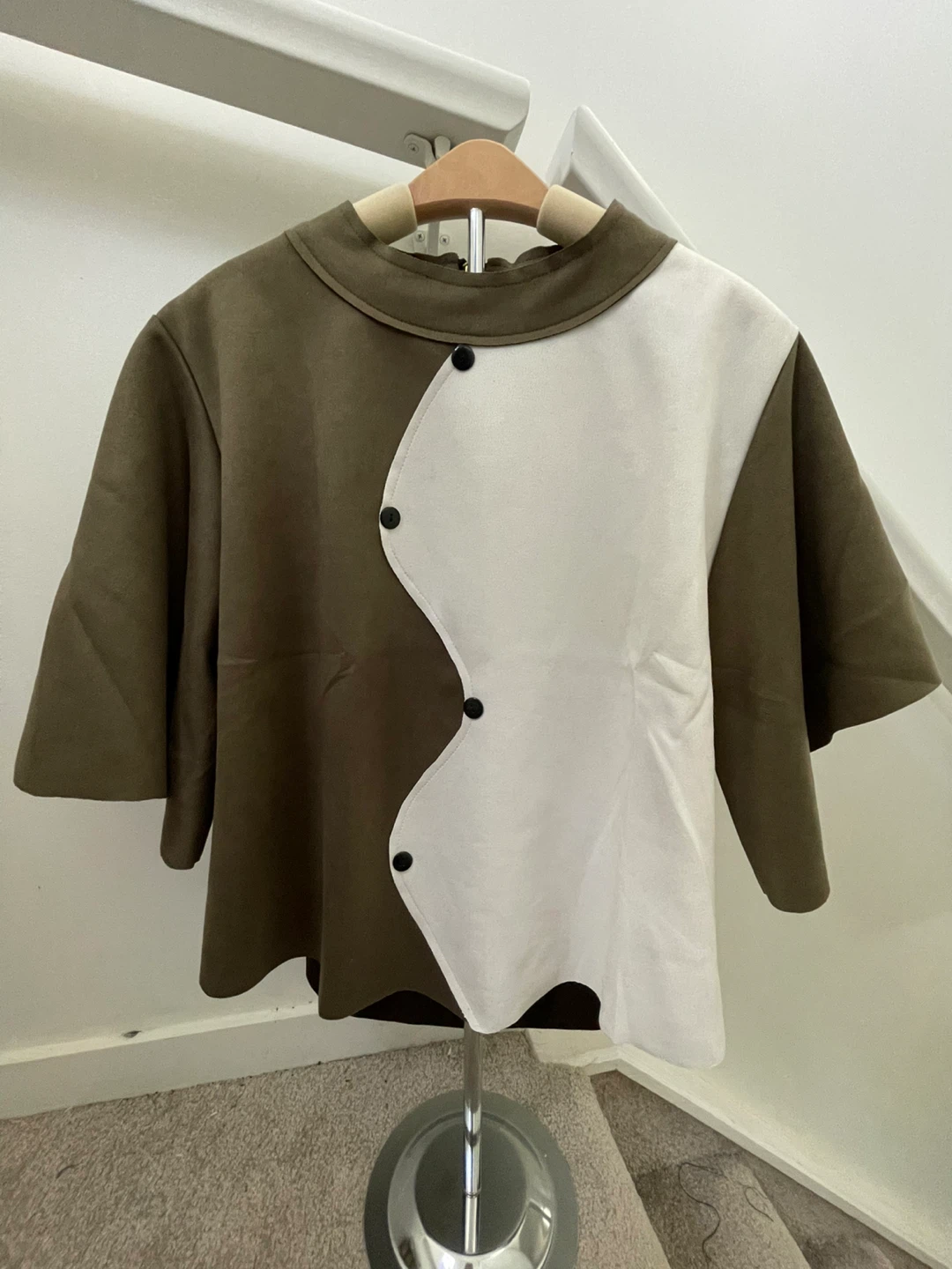 Collar top with back zipper closure
