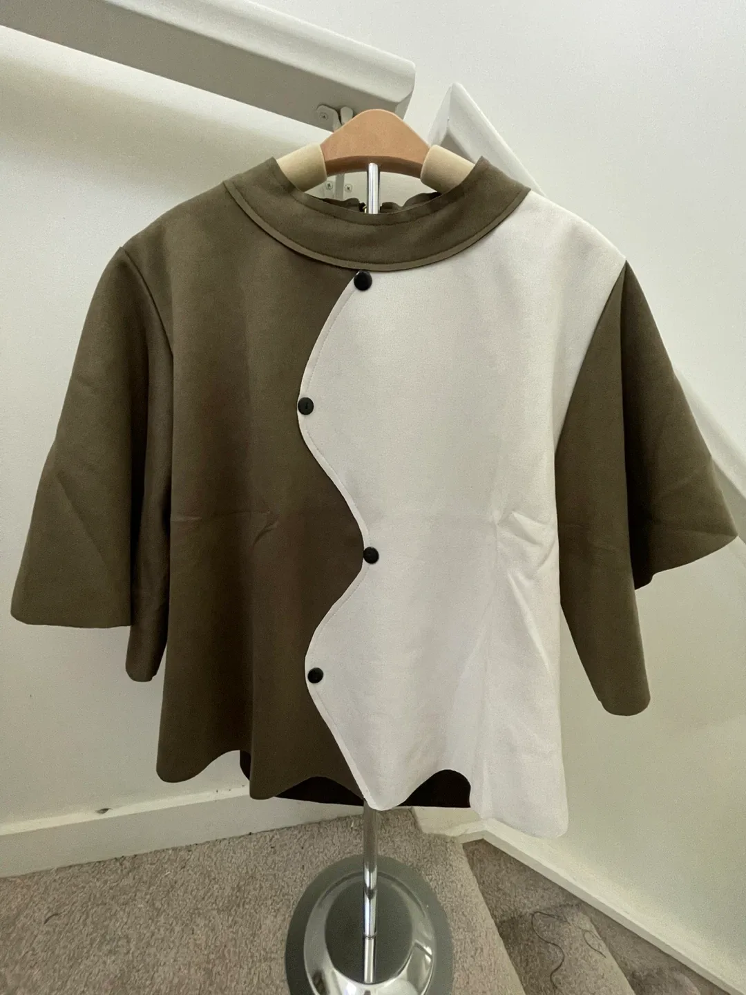 Collar top with back zipper closure