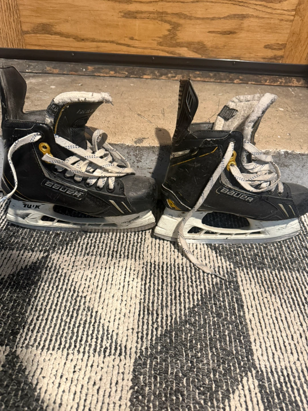 Bauer ONE.9 Hockey Skates (used)