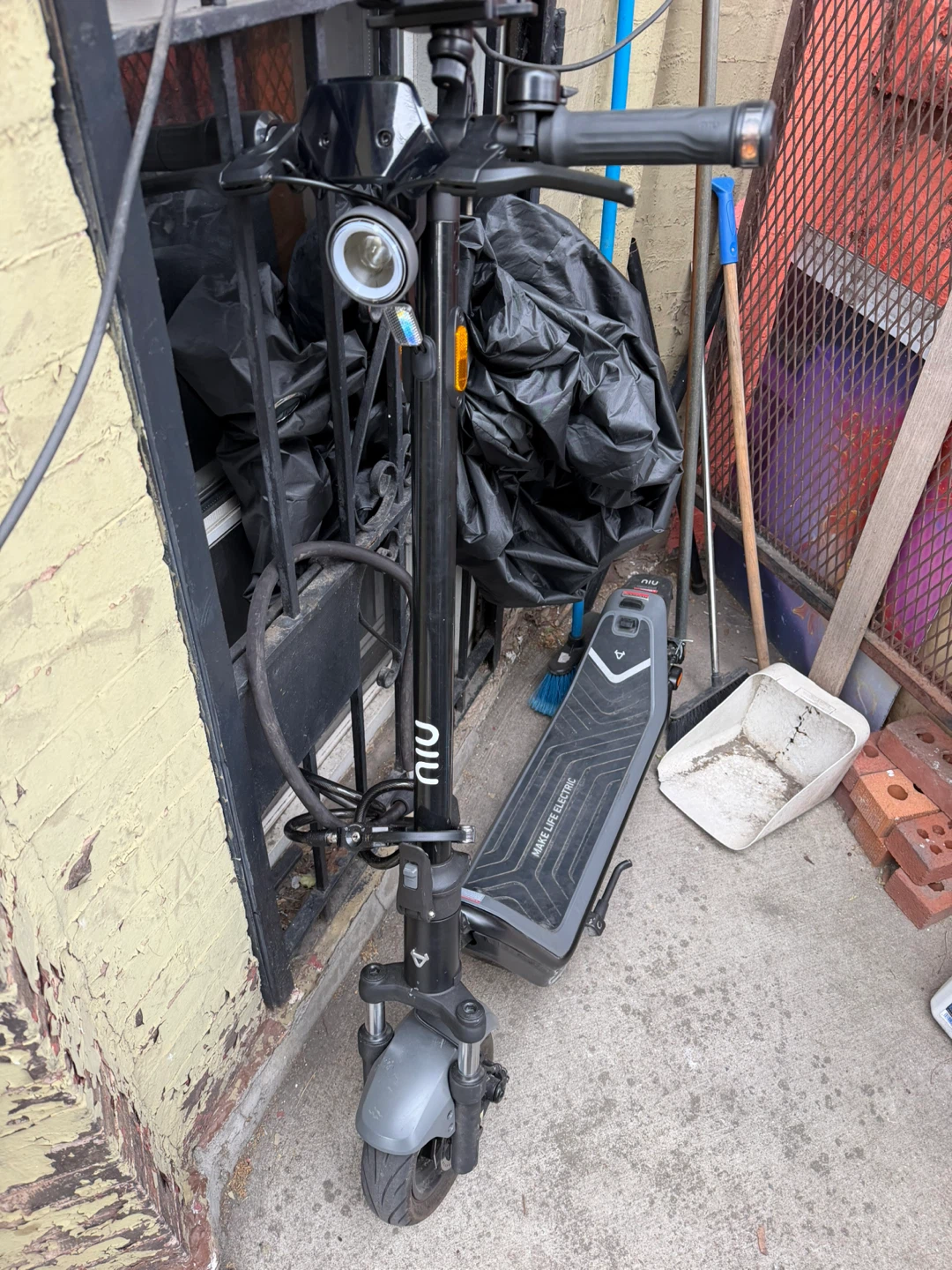 NIU KQi300P Electric Scooter - photo 3