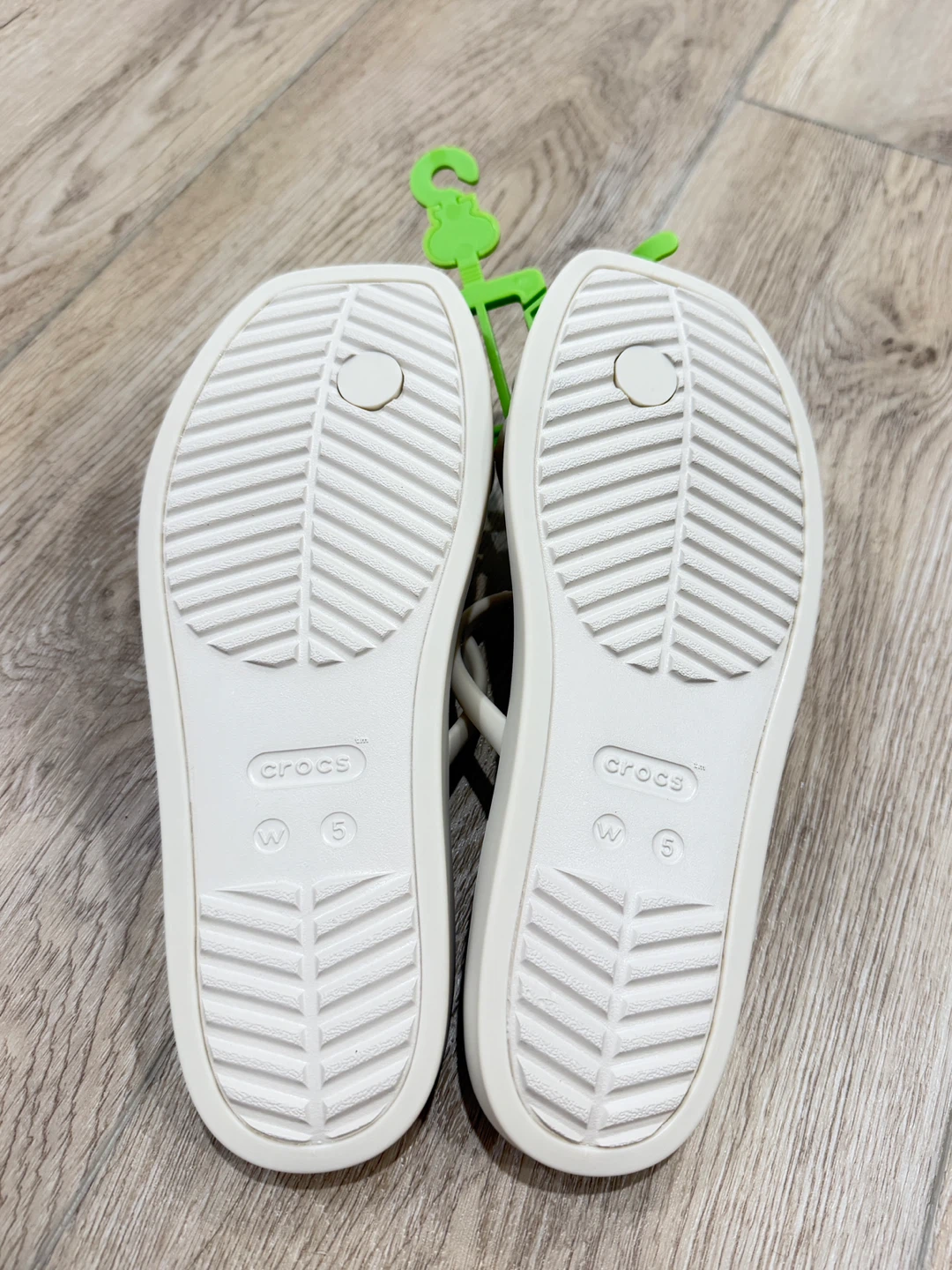 Crocs Studded Miami Toe Strap Tan Size 5 - photo 4