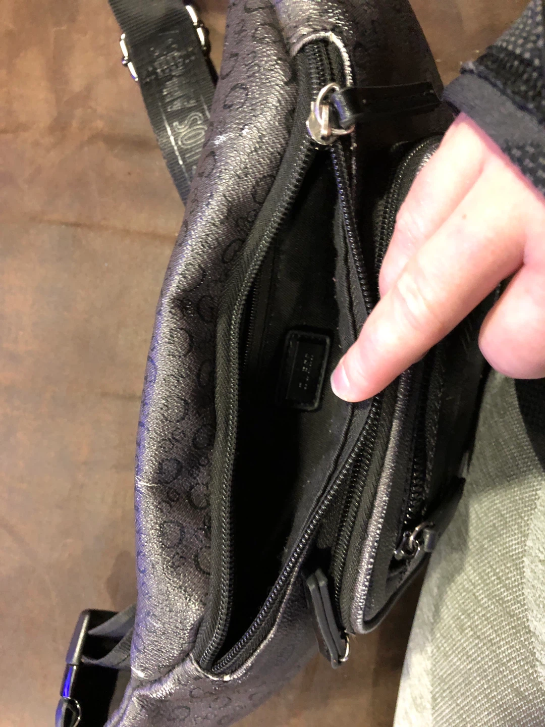 Guess Fanny Pack - photo 2