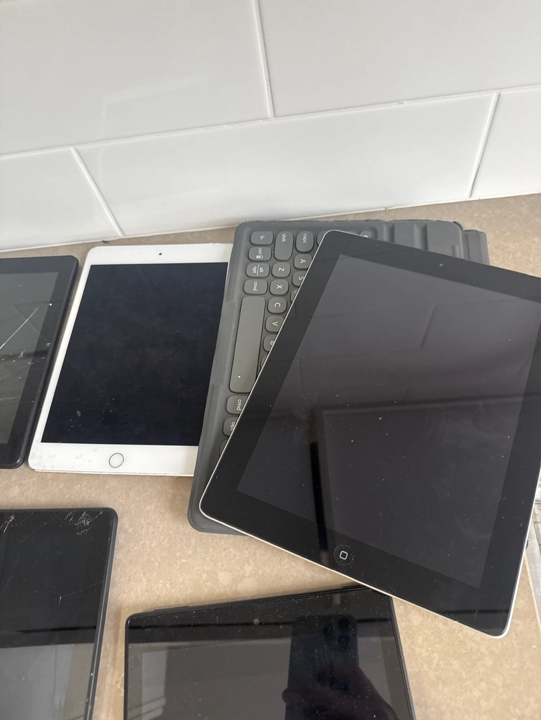 sold for parts only. Lot of 8 Tablets and E-reader - photo 4