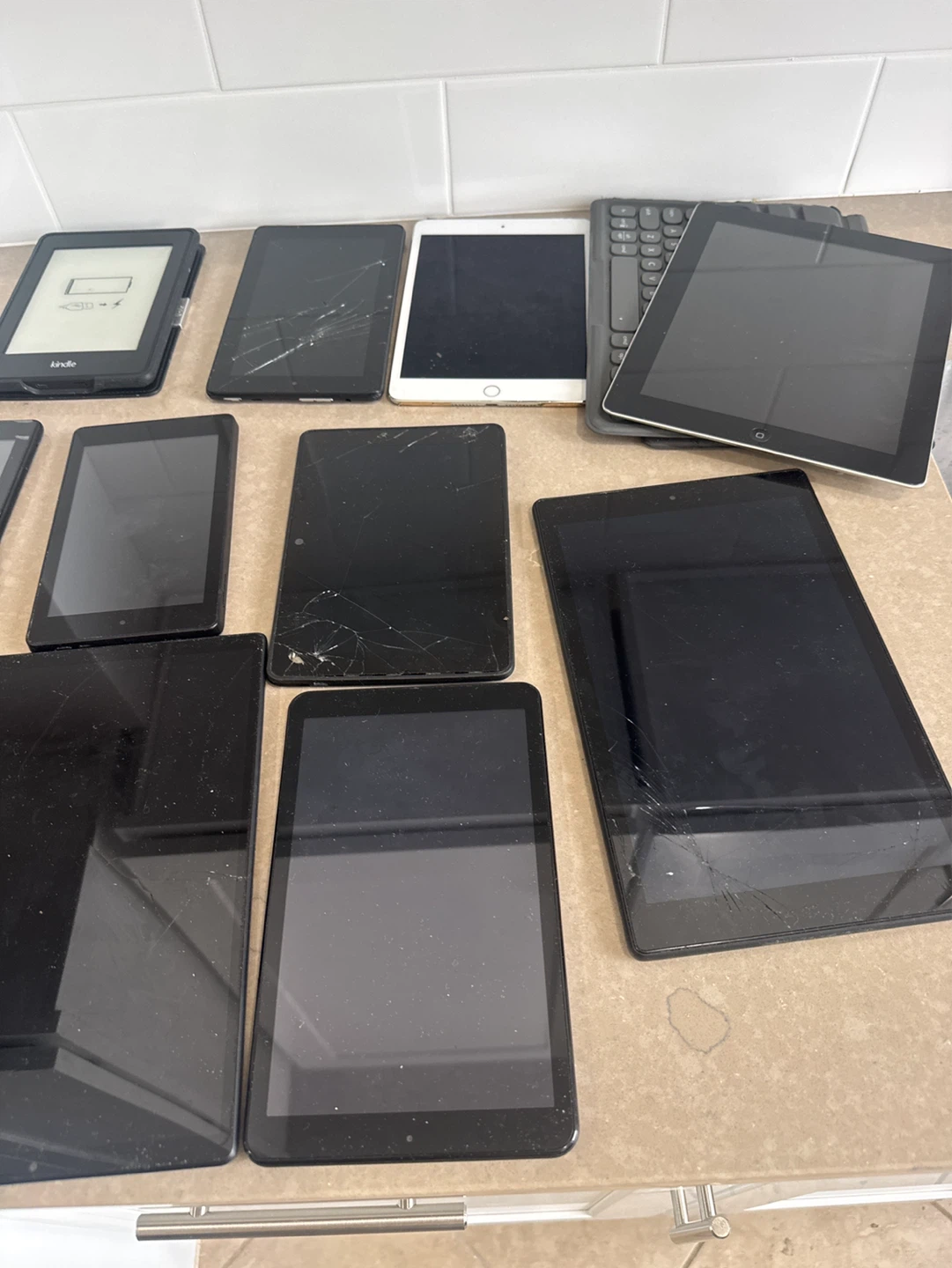sold for parts only. Lot of 8 Tablets and E-reader - photo 3